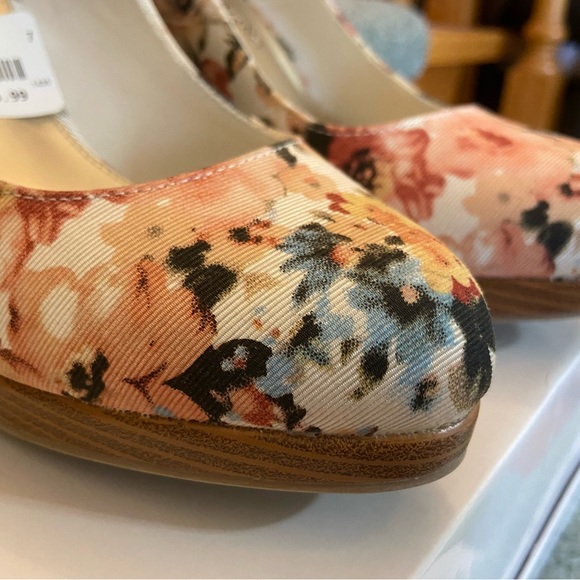 Christian Siriano Floral Stiletto Heels - Picture 7 of 7